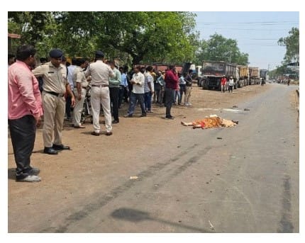 bhilai rode accident : तेज रफ़्तार ट्रक ने ली वनिवाहित युवक युवती जान परिजनों ने किया हंगामा जानिए क्या है पूरी खबर 1 भिलाई रोड एक्सिडेंट