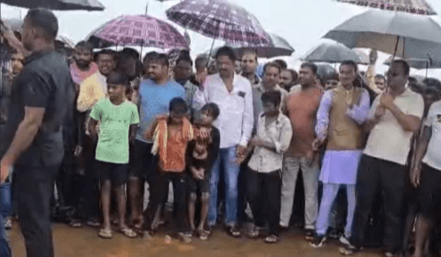 CG Kharora Nalwa Mines Protest : रायपुर से लगे करीब 6 गाँव के लोग नलवा खदान को लेकर कर रहे भारी विरोध आत्मदाह करने को तैयार देखिये क्या है पूरी खबर 1 Kharora Nalwa Mines Protest